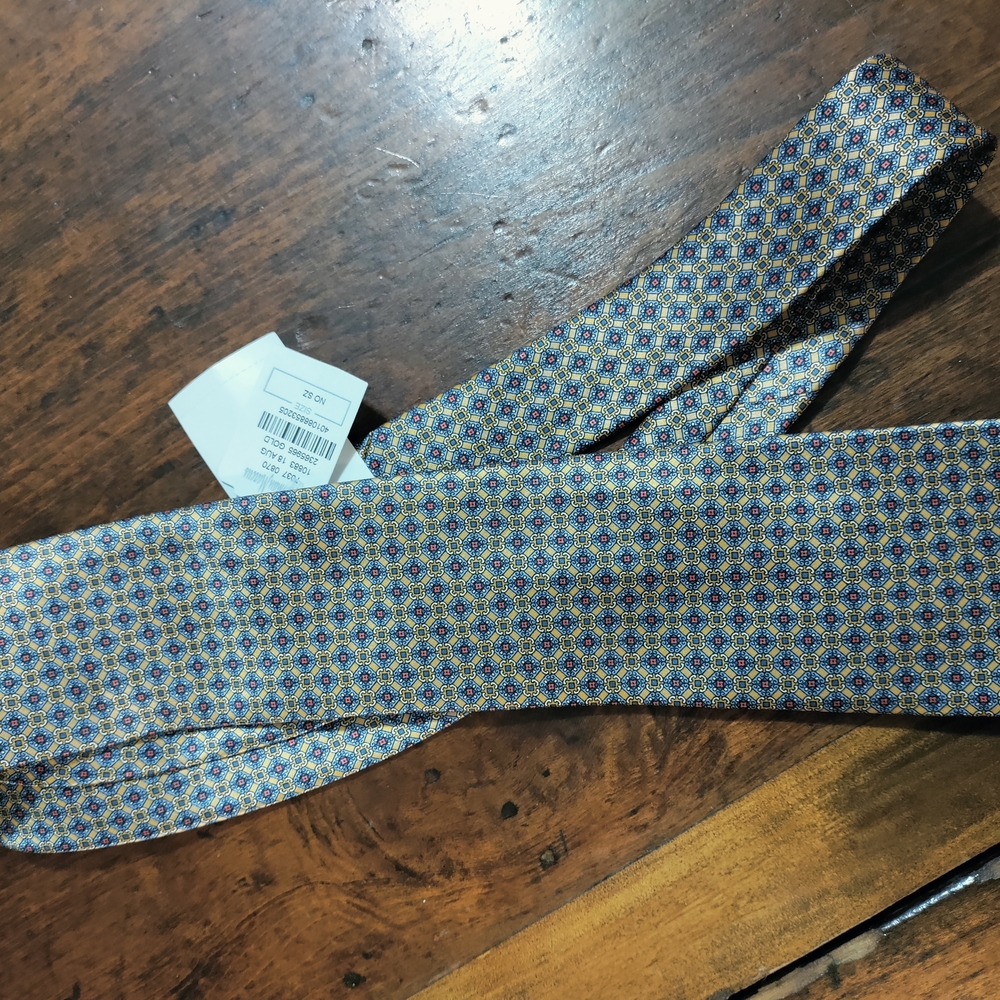 Geometric Patterned Fabric - Picture 4 of 5